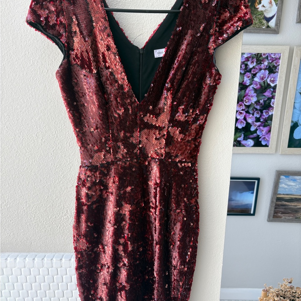 LAST CHANCE: Dress the Population Red Sequin Plunge Dress